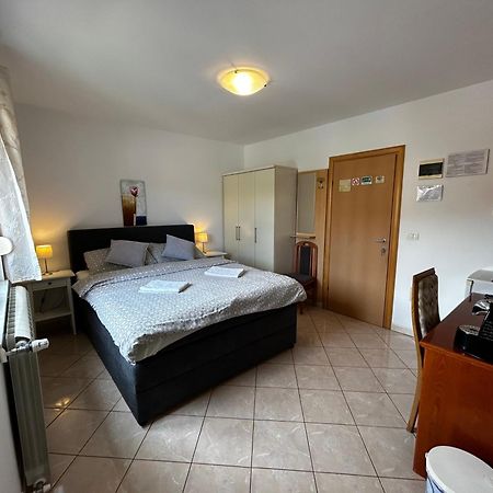 Guest House Gloria Novigrad Istria Extérieur photo