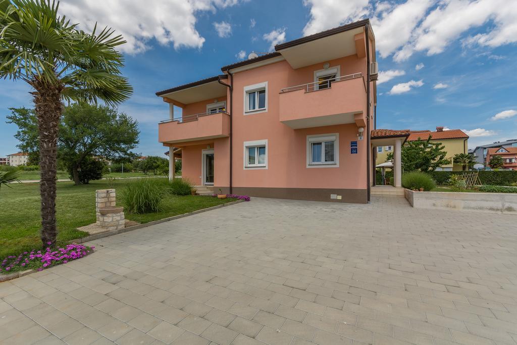 Guest House Gloria Novigrad Istria Extérieur photo